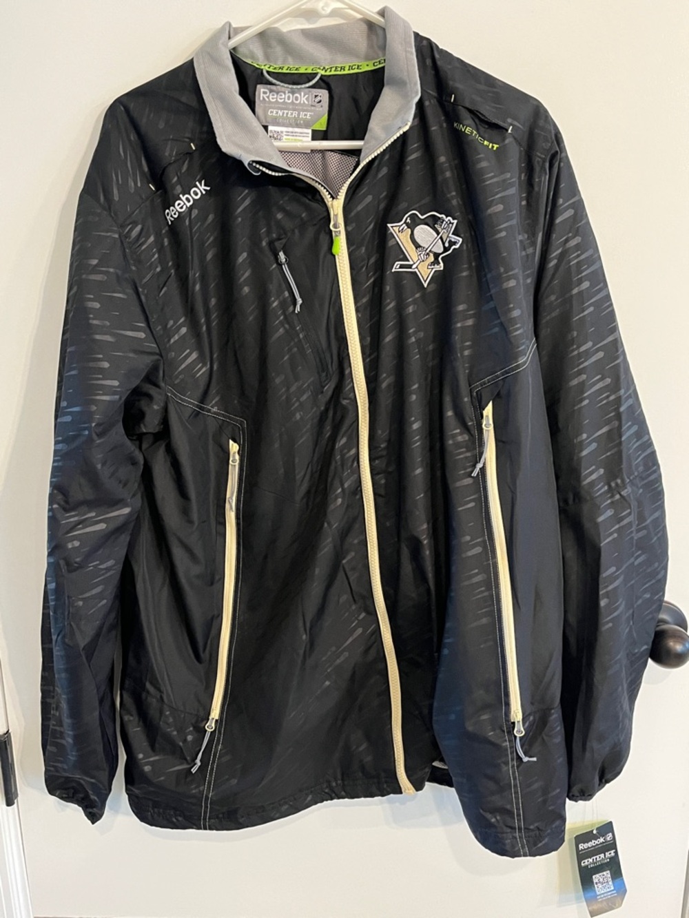 NWT Men’s size LG Reebok Center Ice Collection Pittsburgh Penguins Windbreaker